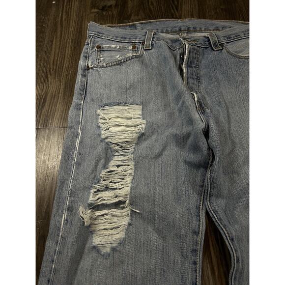 Levis 501 Jeans Men 34x30 Blue Denim Classic Original Fit Straight Button Fly - Picture 2 of 9